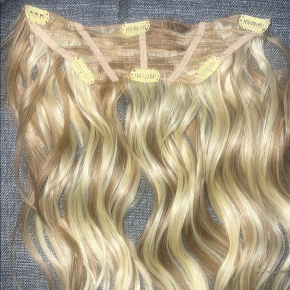 16” Hairdo by Hairuwear Golden Wheat Light Blonde Wavy Hair Extensions - Picture 8 of 11